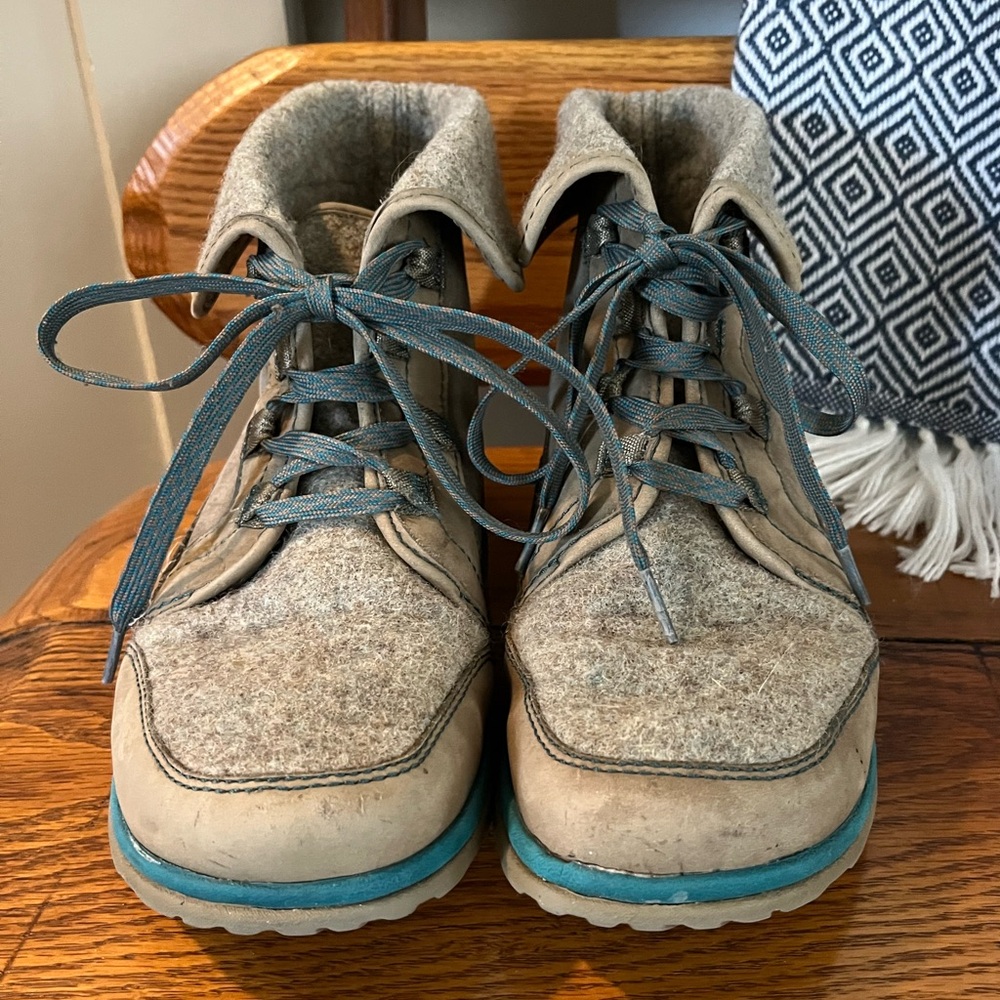 Chaco Barbary Hiking Boots Womens Size 9.5 Nickel Gray